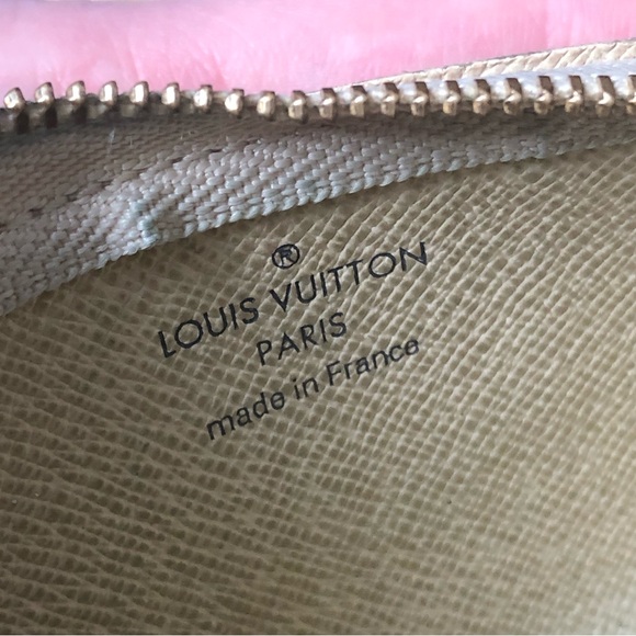 Authentic Louis Vuitton key pouch - Picture 9 of 14